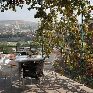 https://cherdachok.alltbilisihotels.com